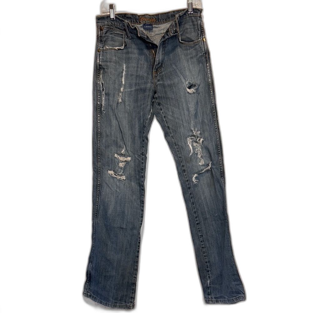 NWOT Wrangler slim bootcut distressed jeans 30/34